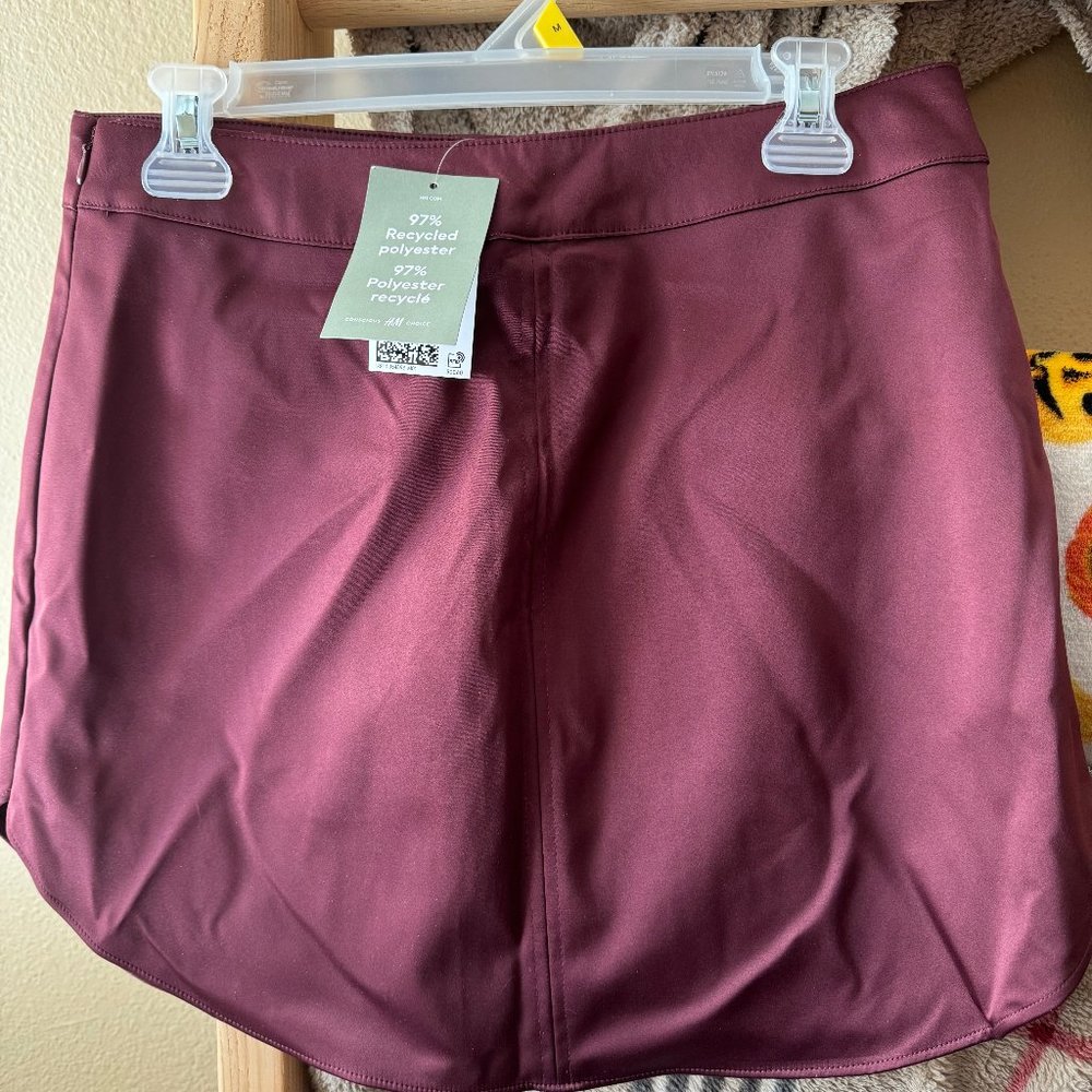 H&M  maroon satin skirt